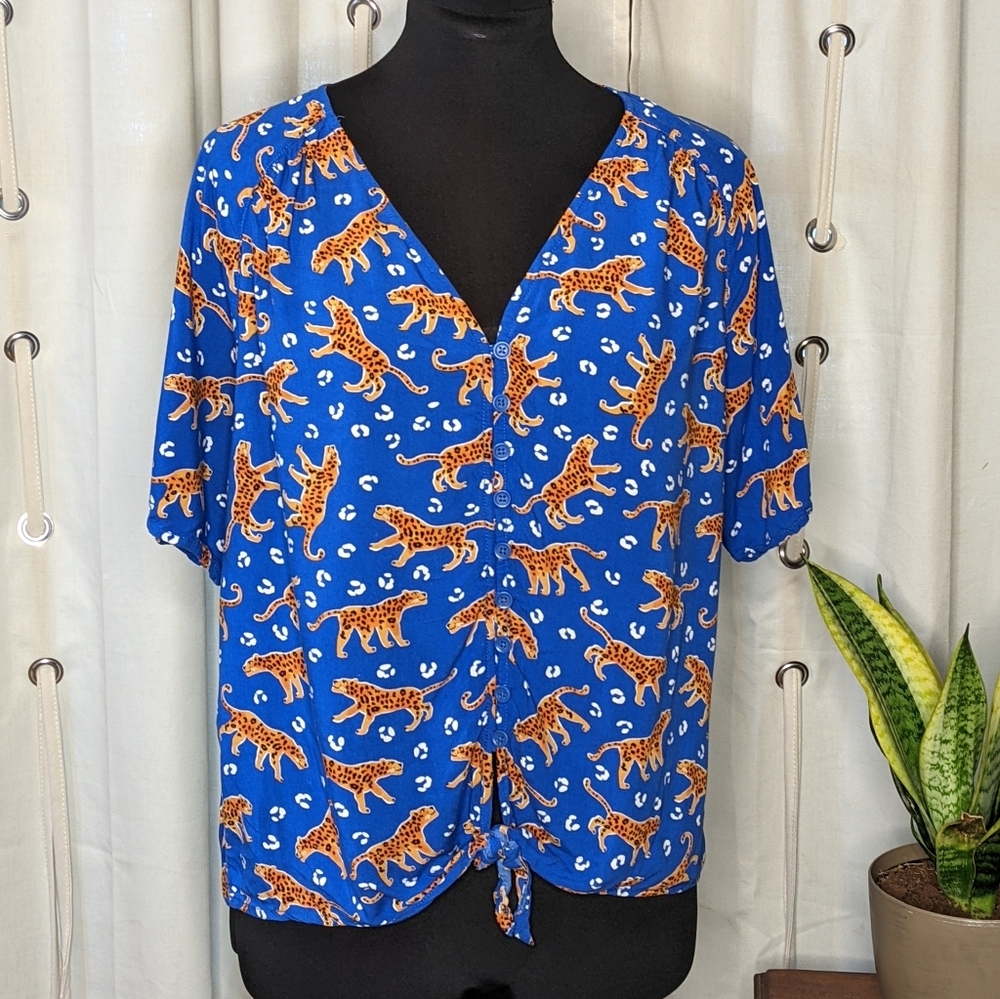 Beachlunchlounge tiger/leopard print front tie blouse Medium